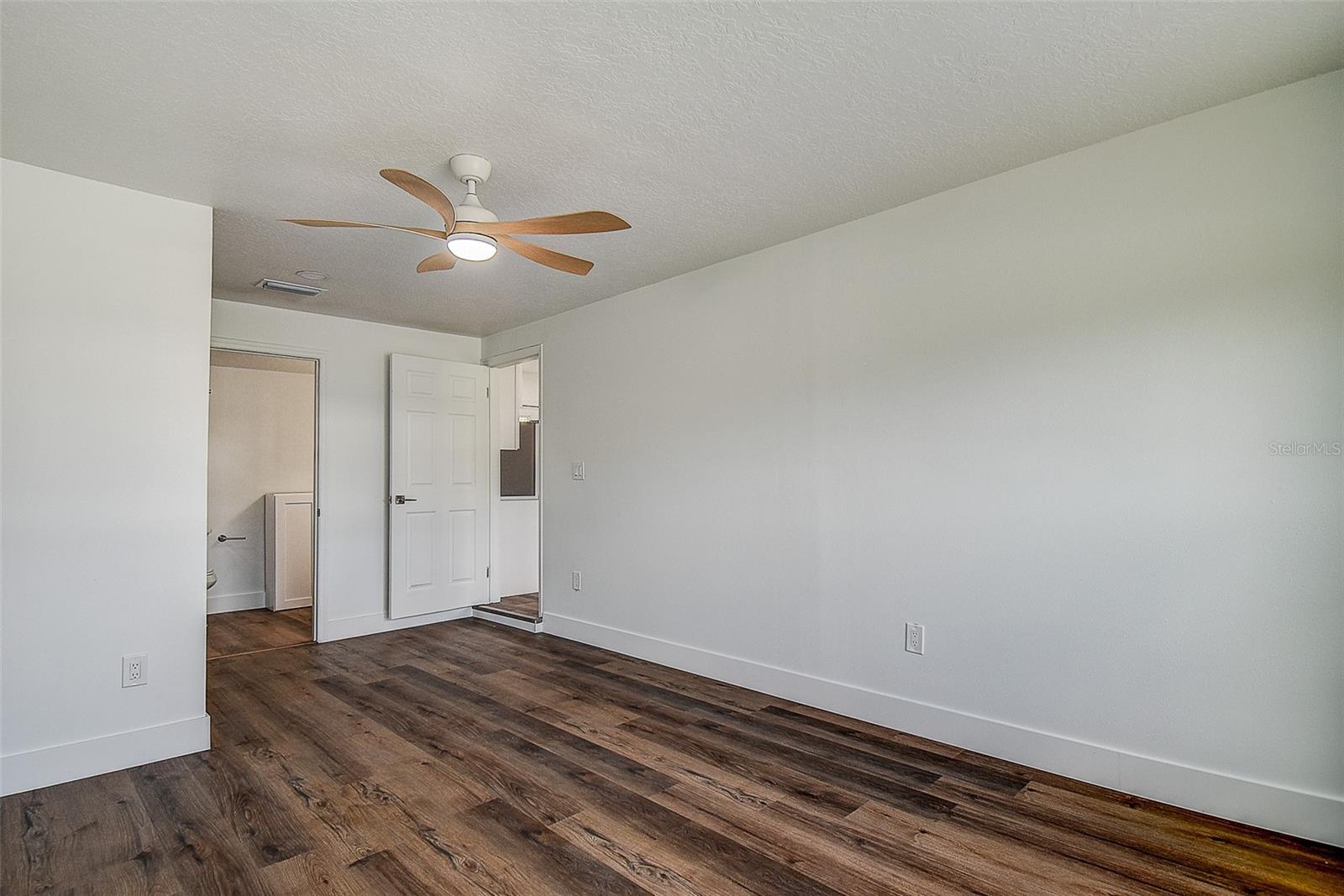 7580 MEADOWLAWN DR N — photo 18
