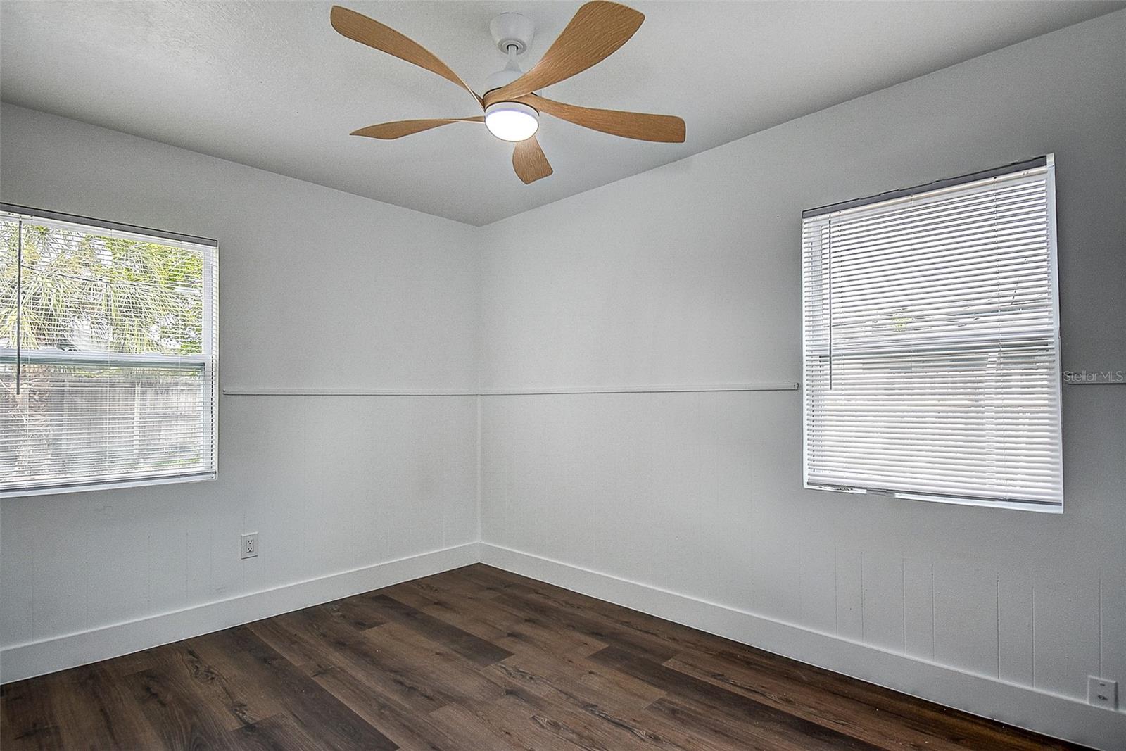 7580 MEADOWLAWN DR N — photo 22