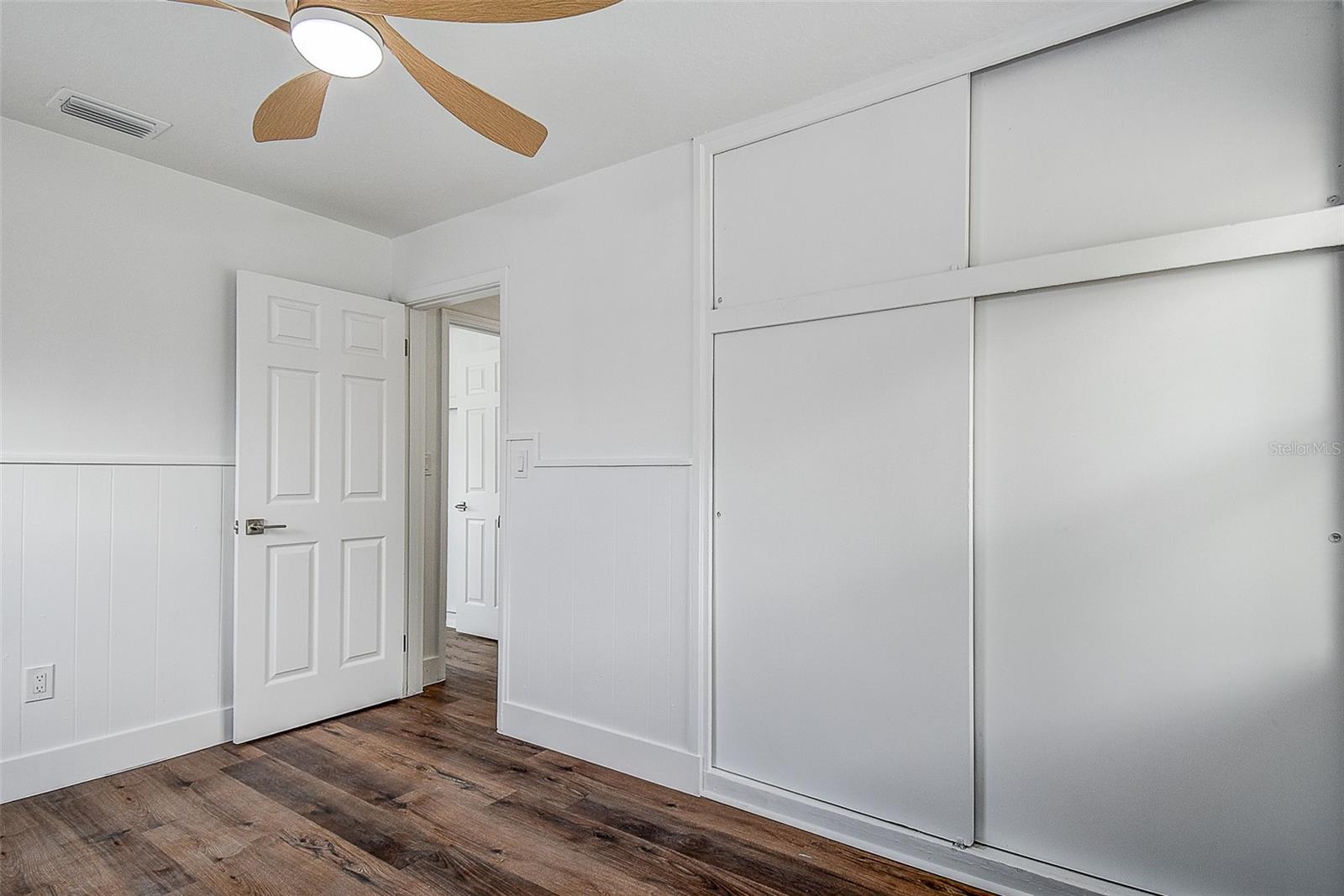 7580 MEADOWLAWN DR N — photo 23