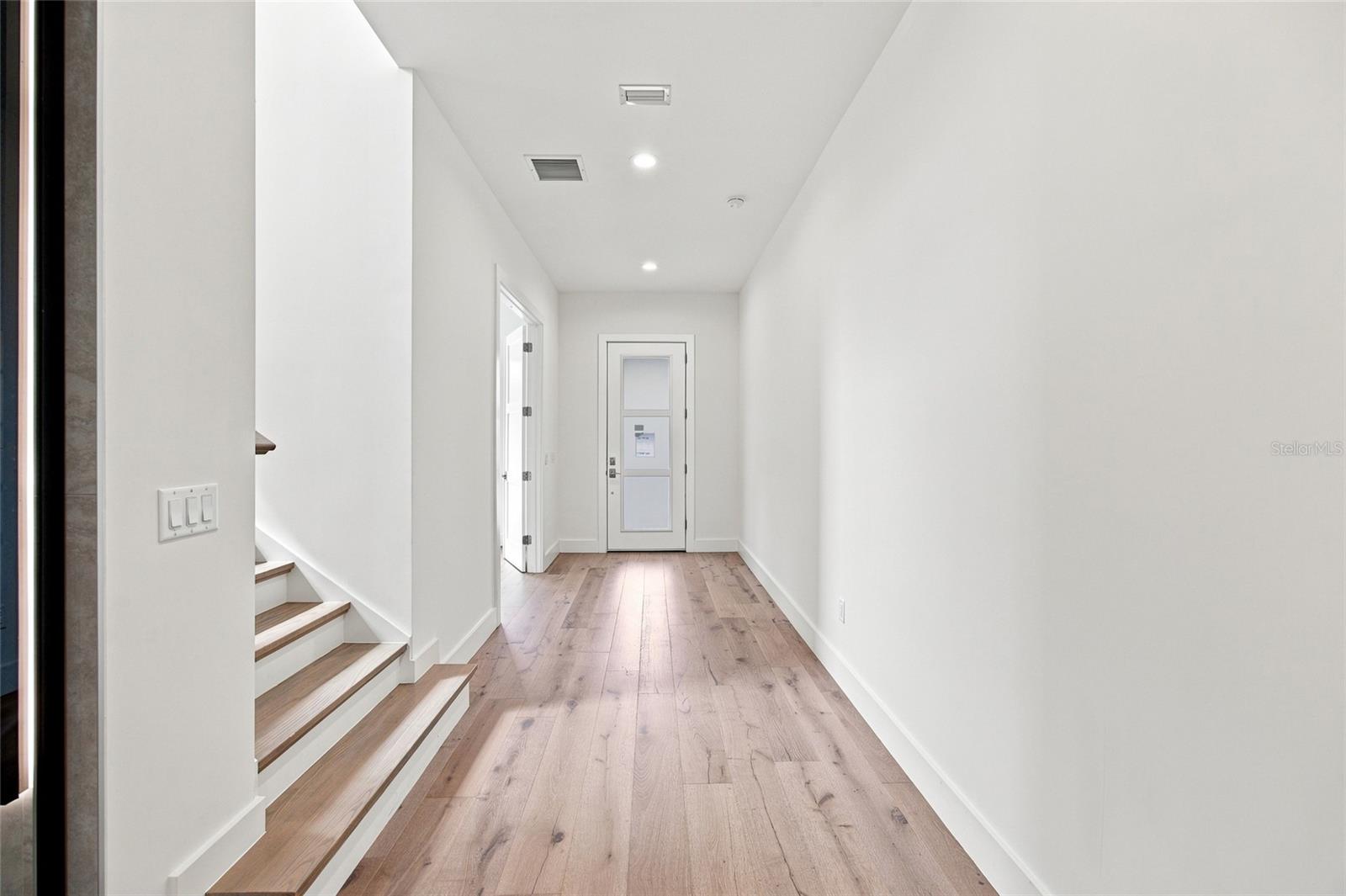 5104 W EVELYN DR — photo 3