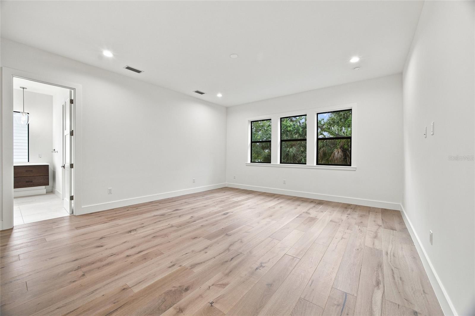 5104 W EVELYN DR — photo 24