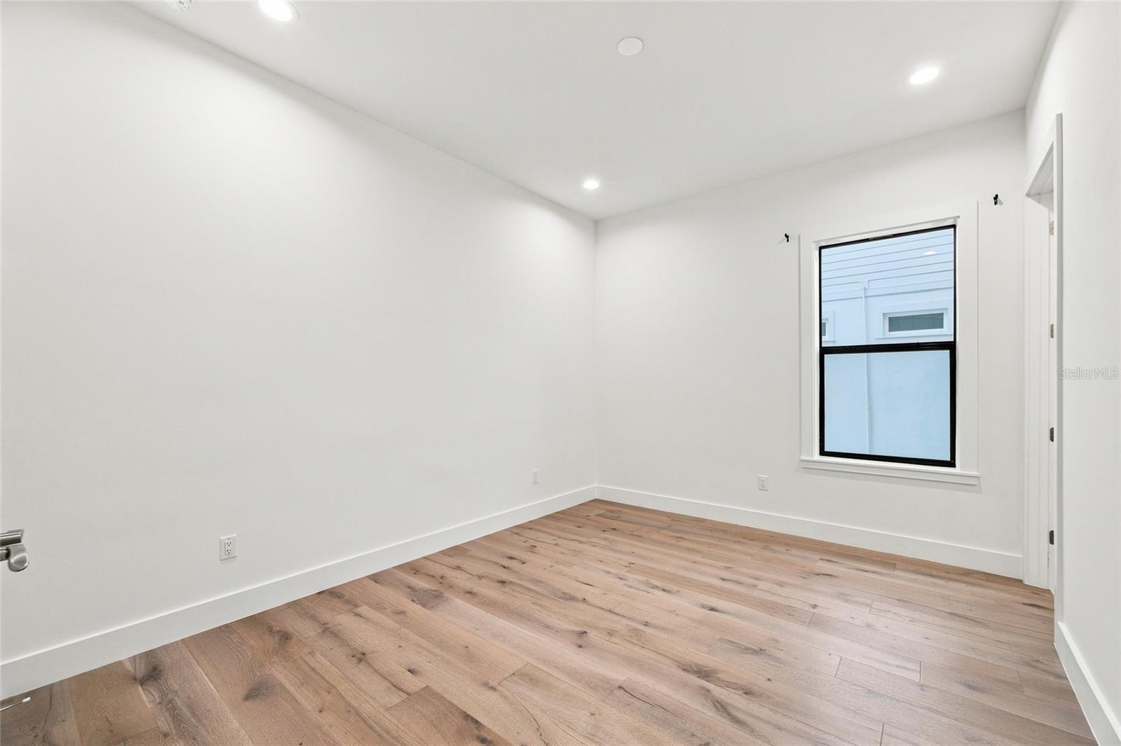 5104 W EVELYN DR — photo 15