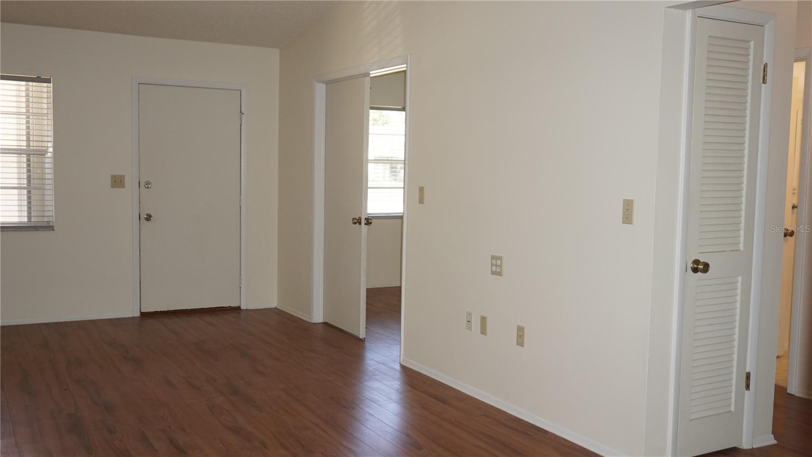 8907 SEELEY LN — photo 10