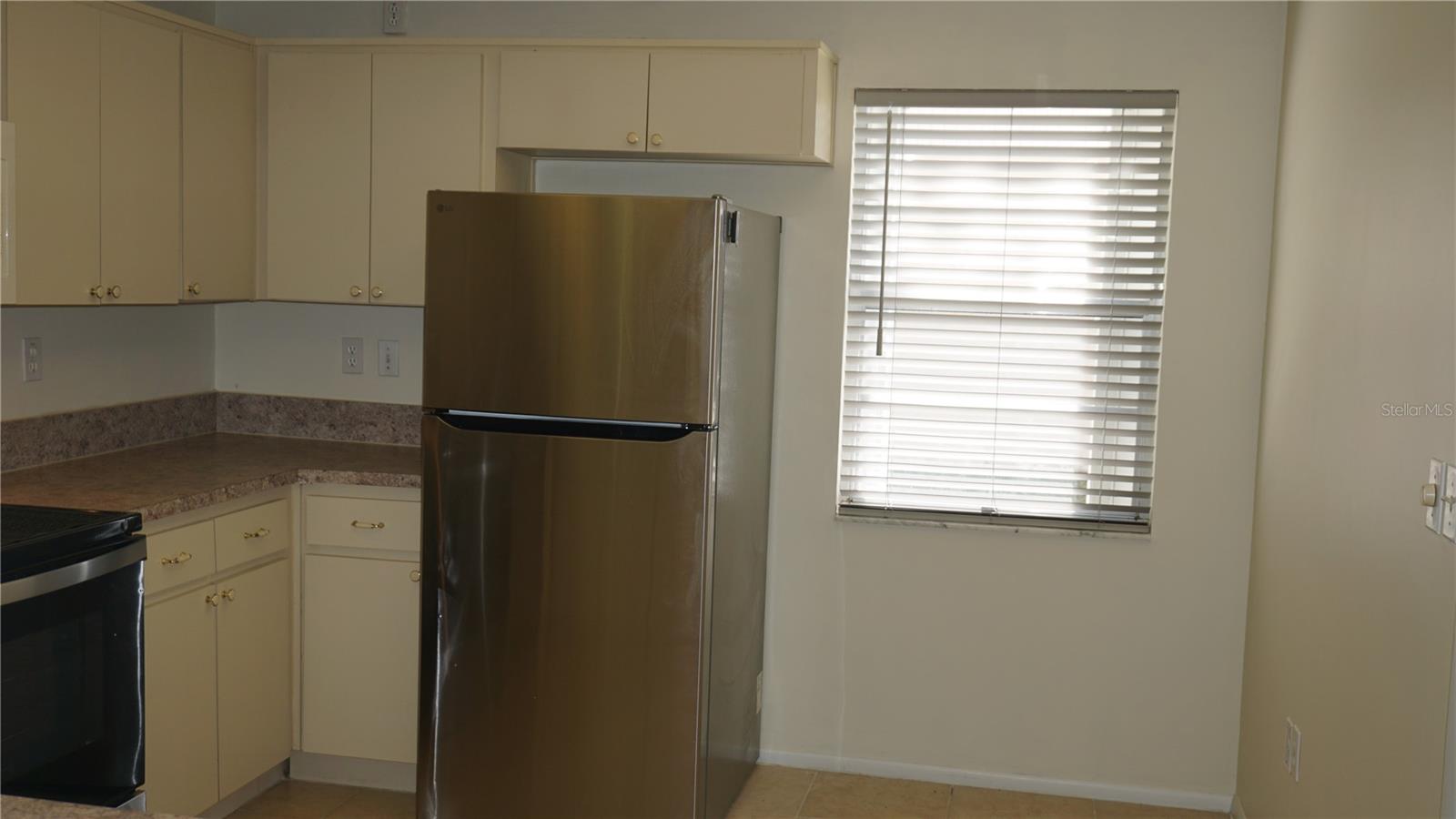 8907 SEELEY LN — photo 3