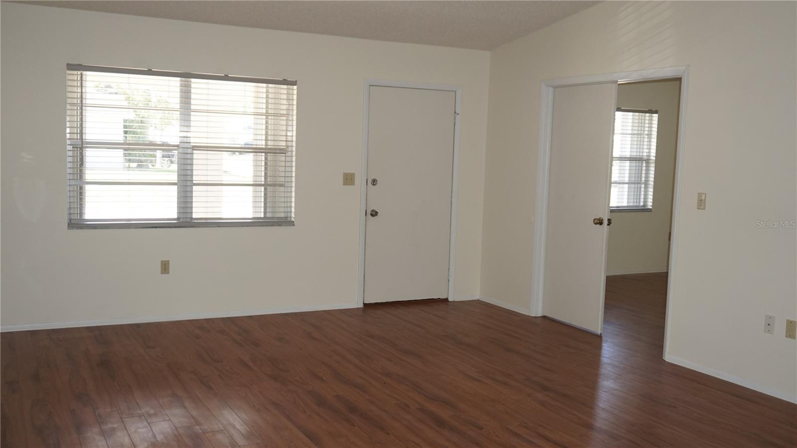 8907 SEELEY LN — photo 8
