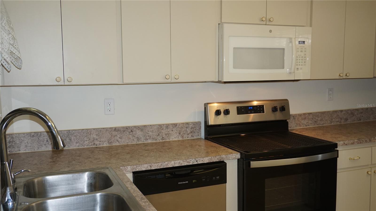 8907 SEELEY LN — photo 5