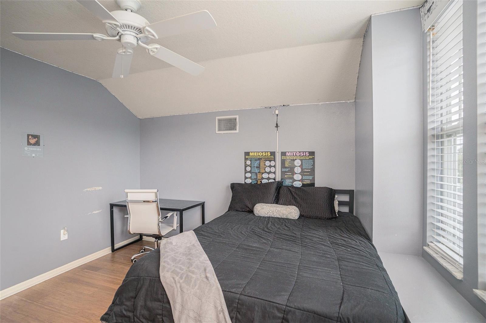 2132 RENSSELAER DR — photo 27