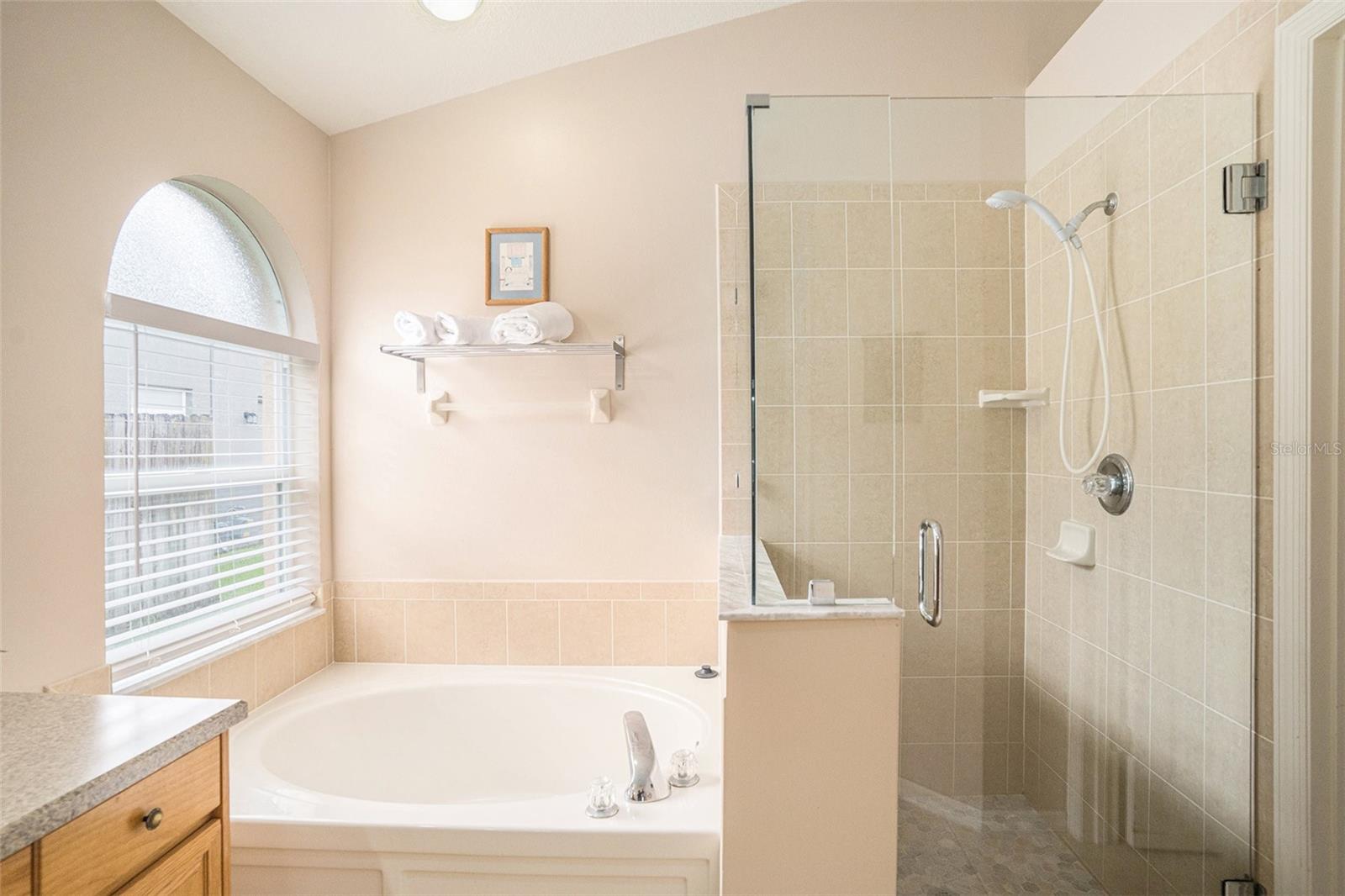 2132 RENSSELAER DR — photo 21
