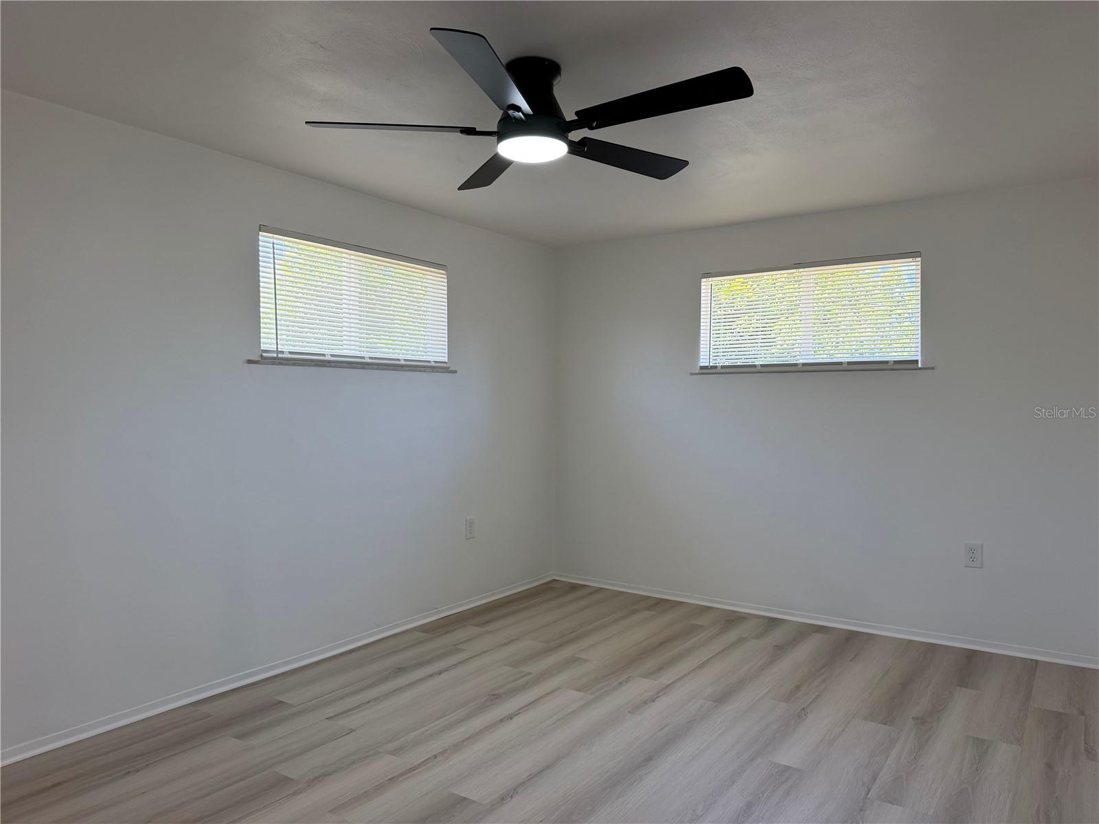 4533 GRAND CENTRAL AVE — photo 12
