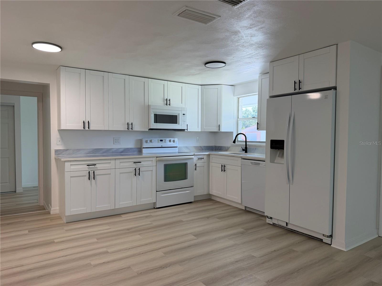4533 GRAND CENTRAL AVE — photo 4