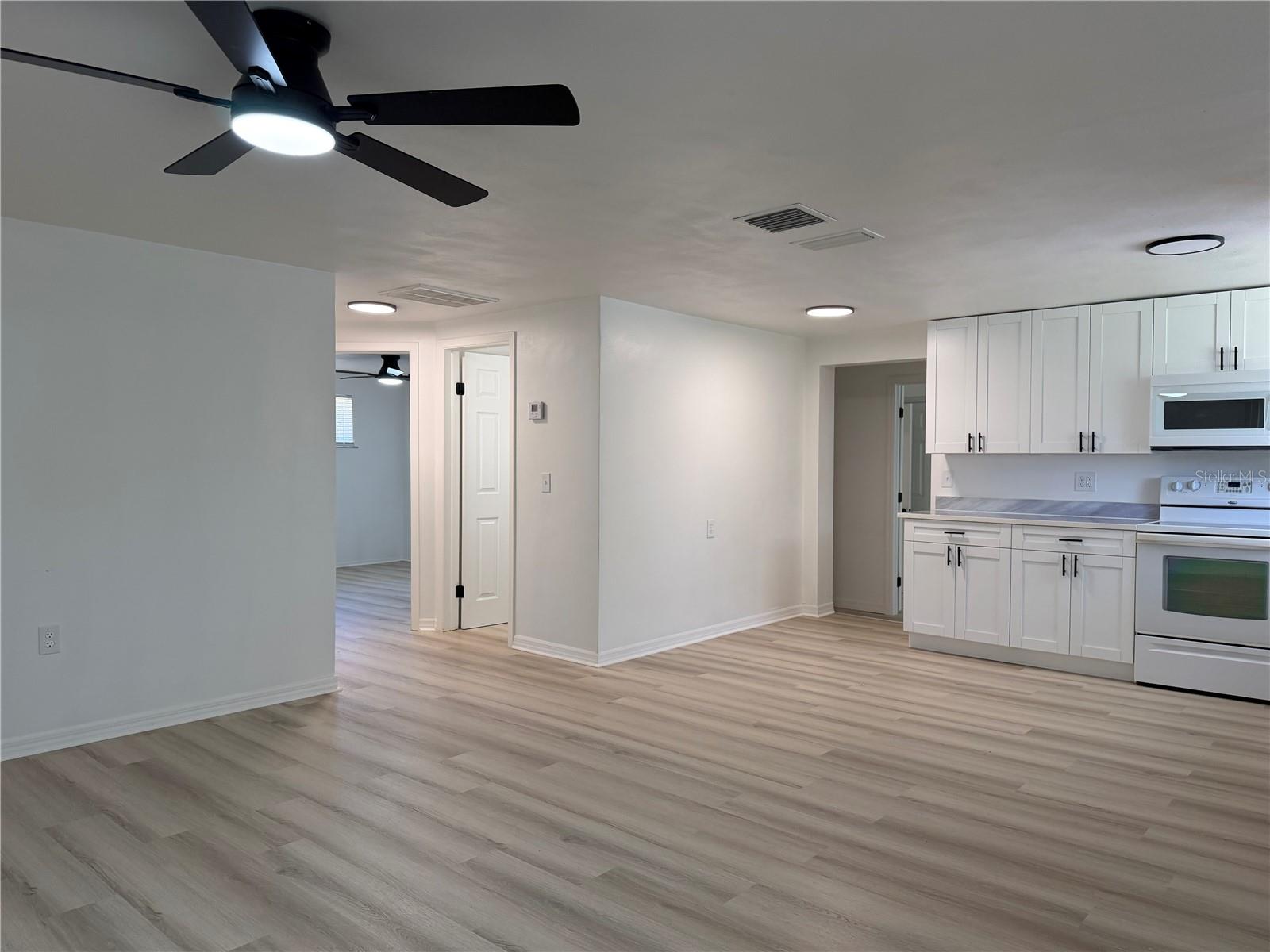 4533 GRAND CENTRAL AVE — photo 3