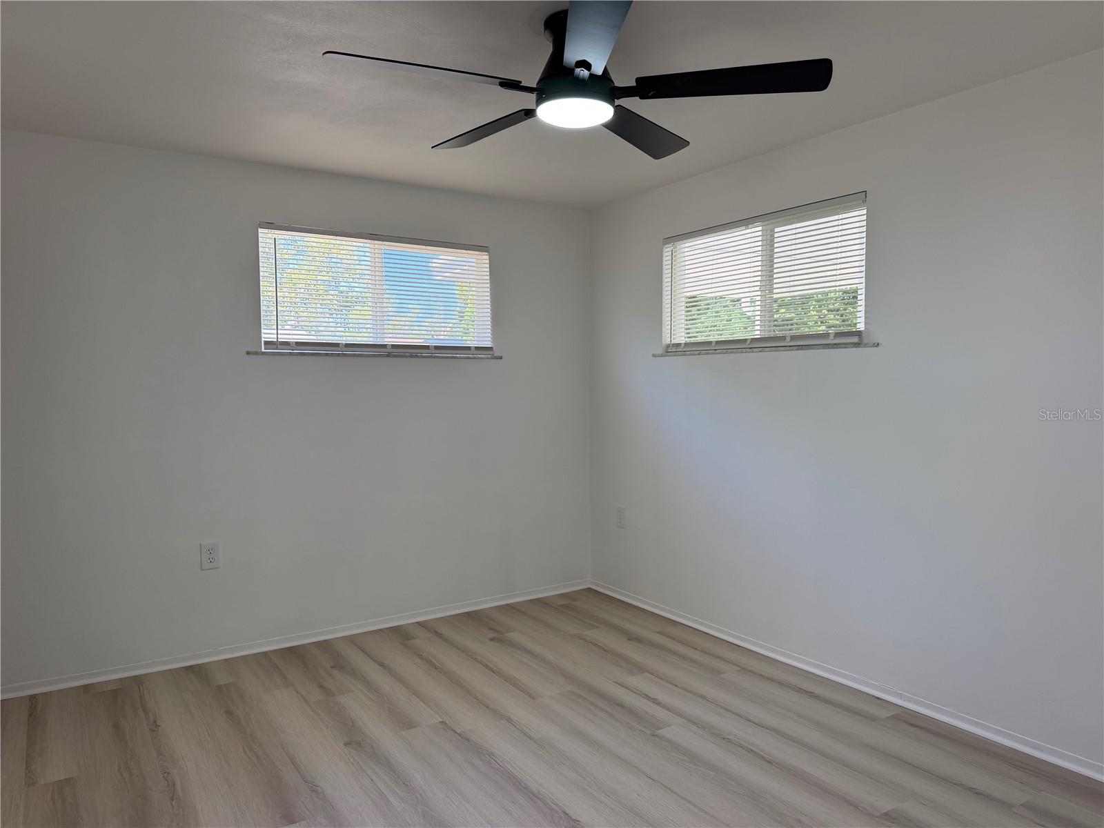 4533 GRAND CENTRAL AVE — photo 9