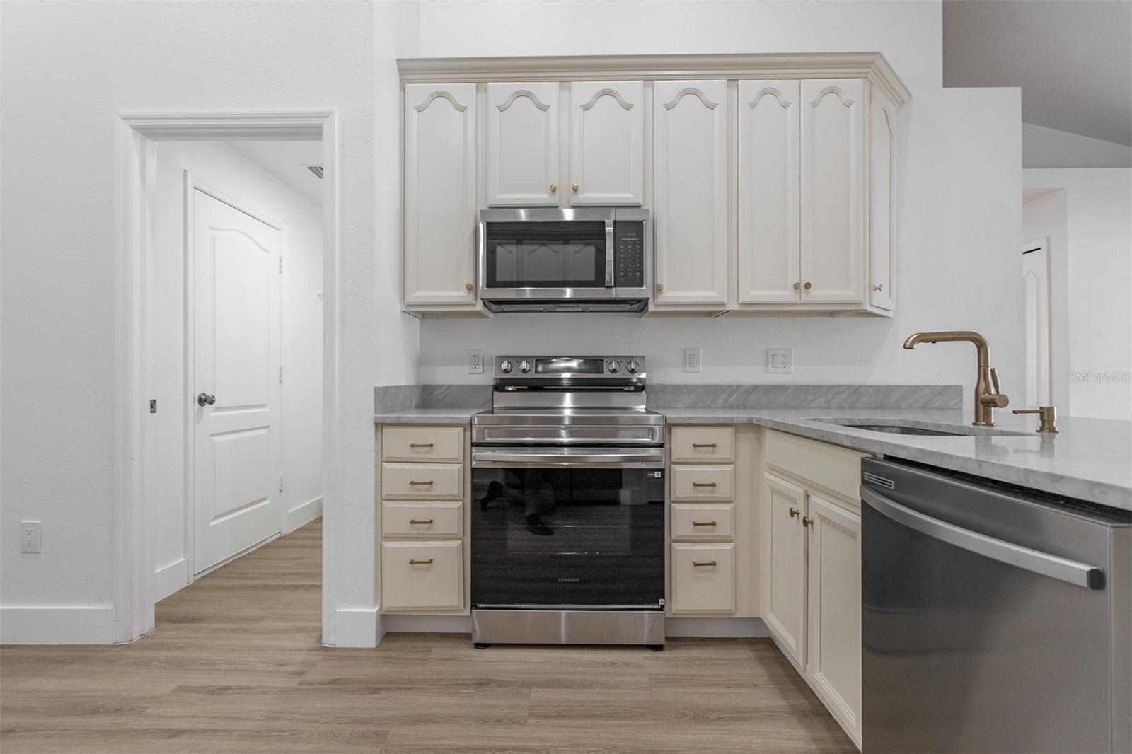 24847 WILD FRONTIER DR — photo 6