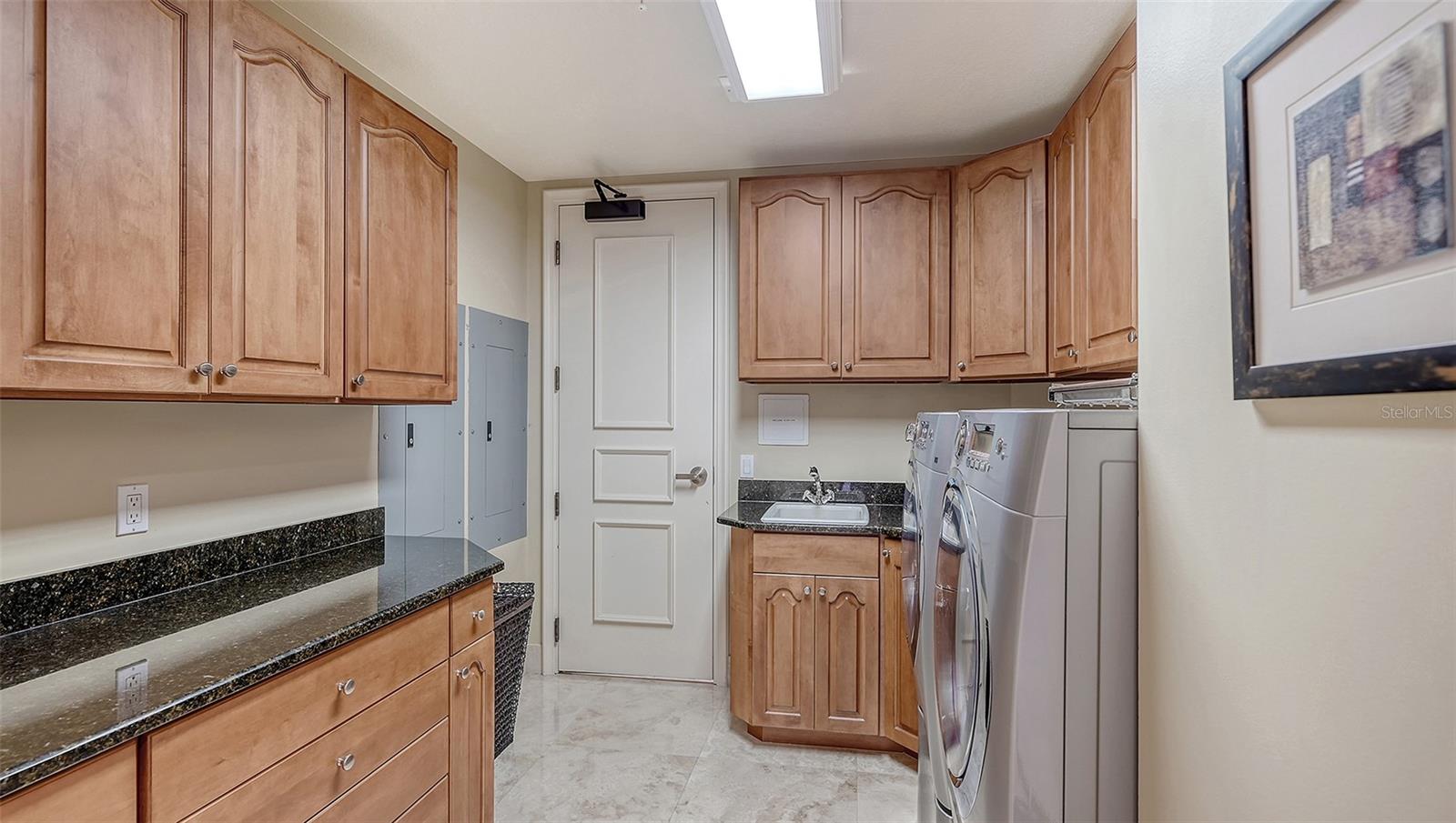 464 GOLDEN GATE PT #702 — photo 43