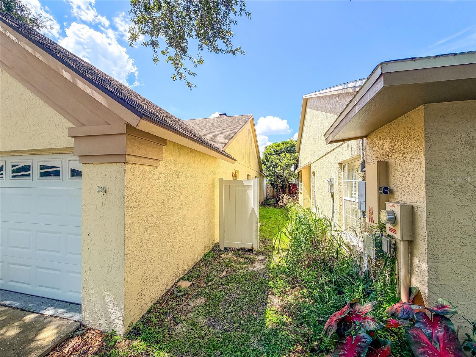 9542 PEBBLE GLEN AVE — photo 3