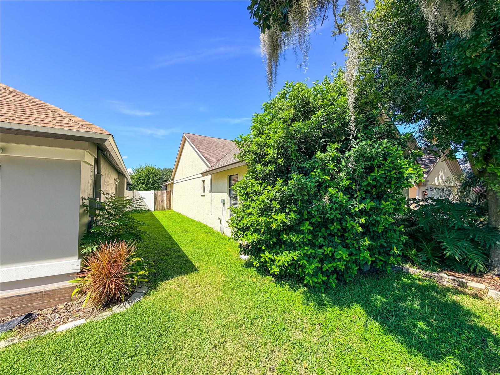 9542 PEBBLE GLEN AVE — photo 2