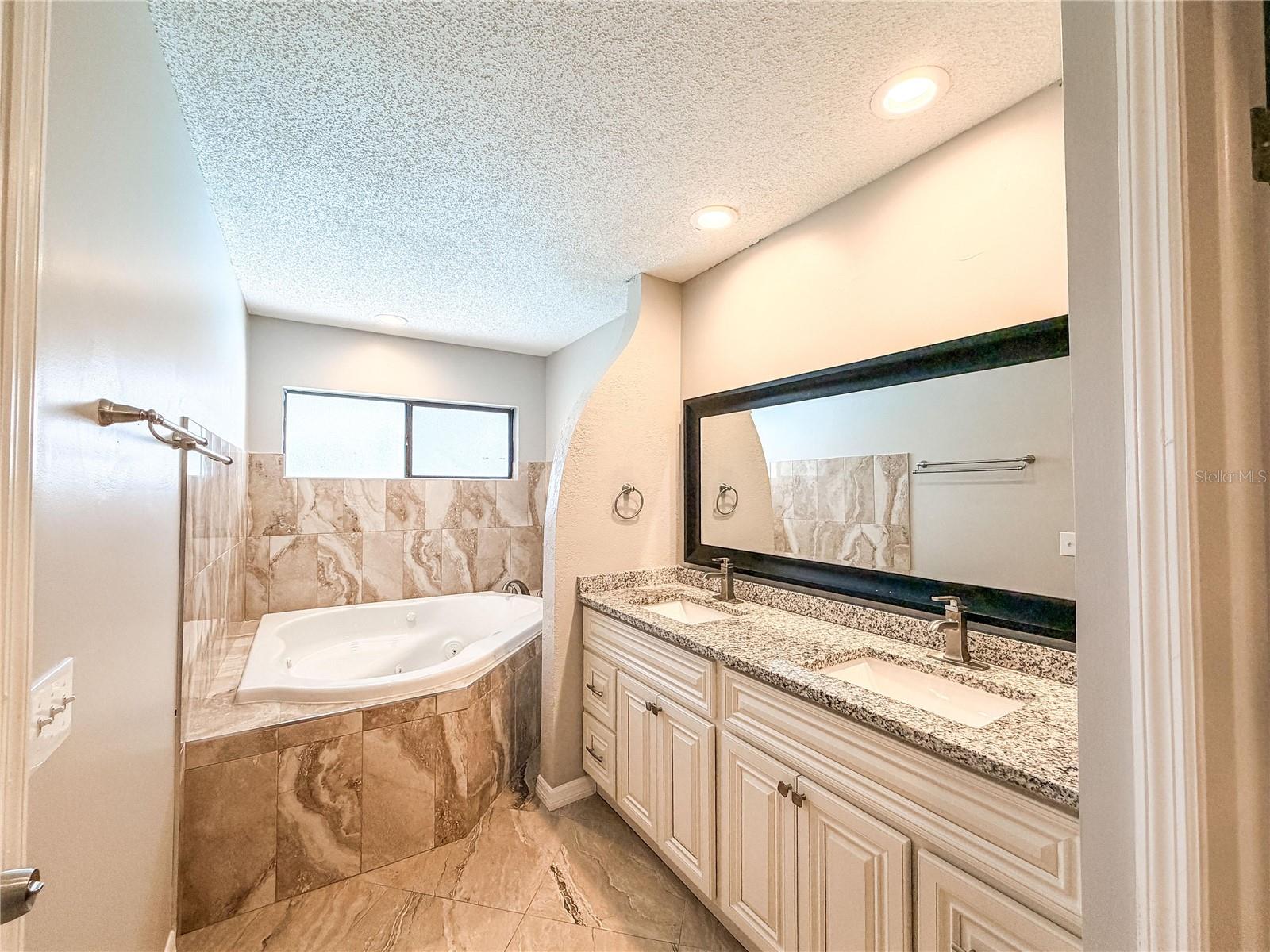 9542 PEBBLE GLEN AVE — photo 28
