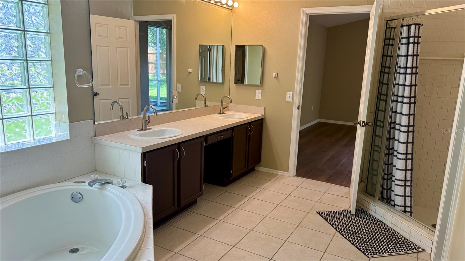 9917 COLONNADE DR — photo 23