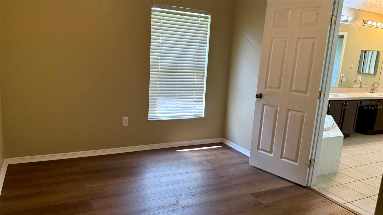 9917 COLONNADE DR — photo 27