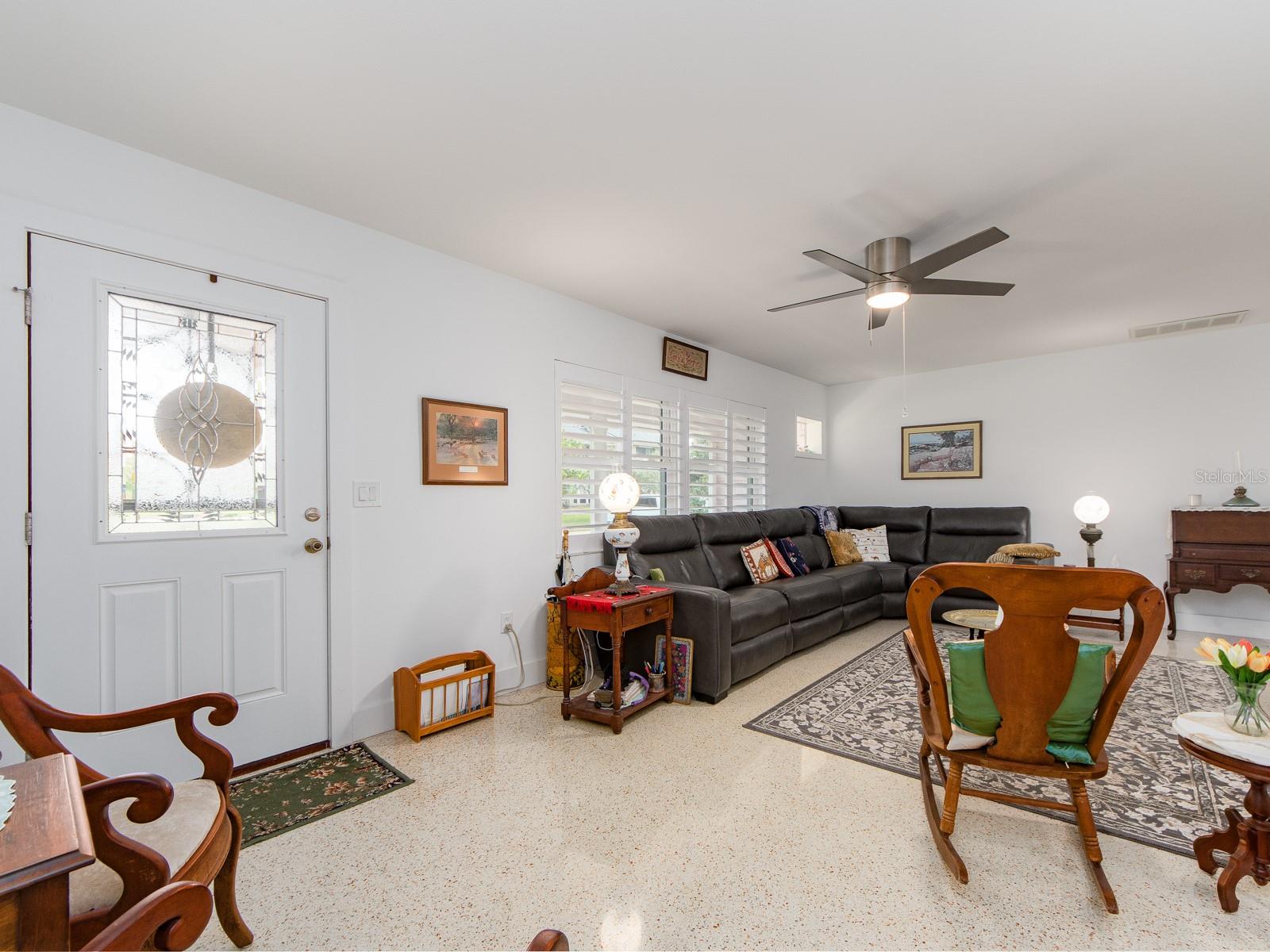 63 NICHOLAS DR — photo 4
