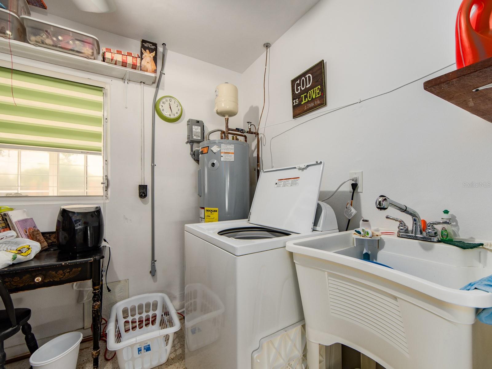 63 NICHOLAS DR — photo 28