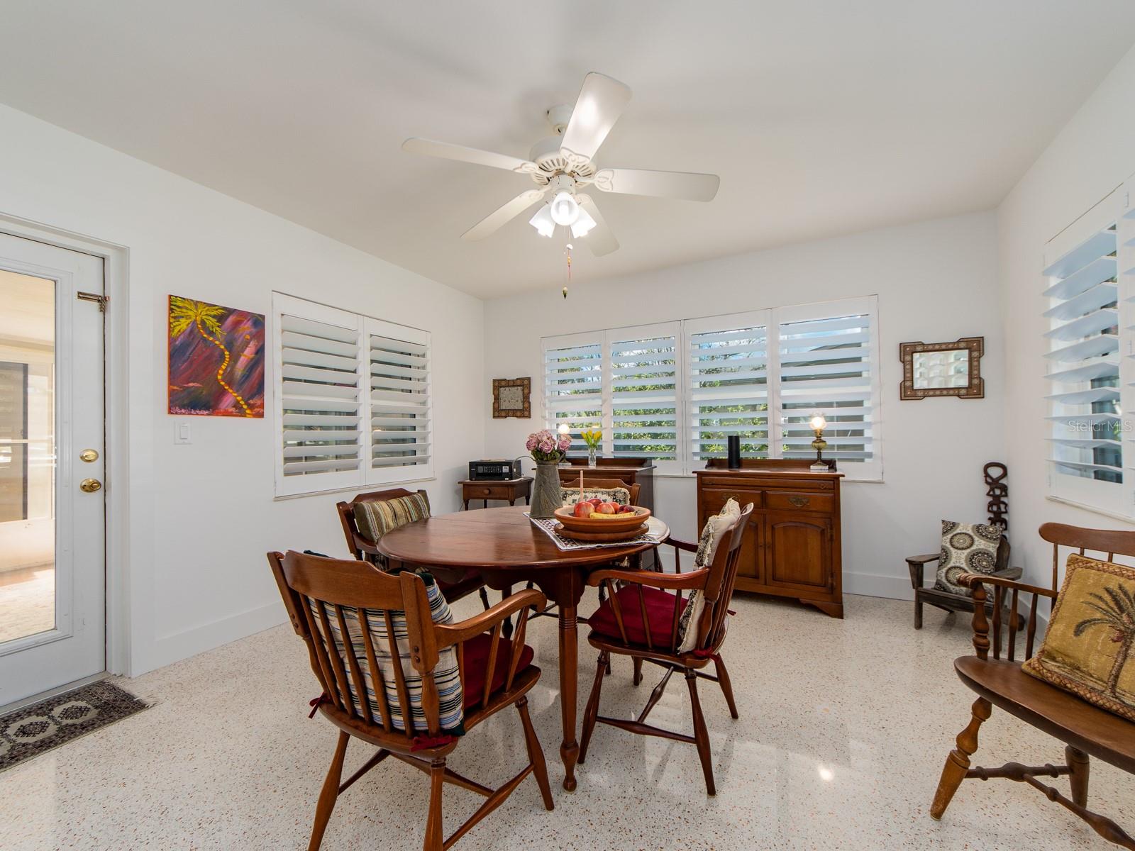 63 NICHOLAS DR — photo 13