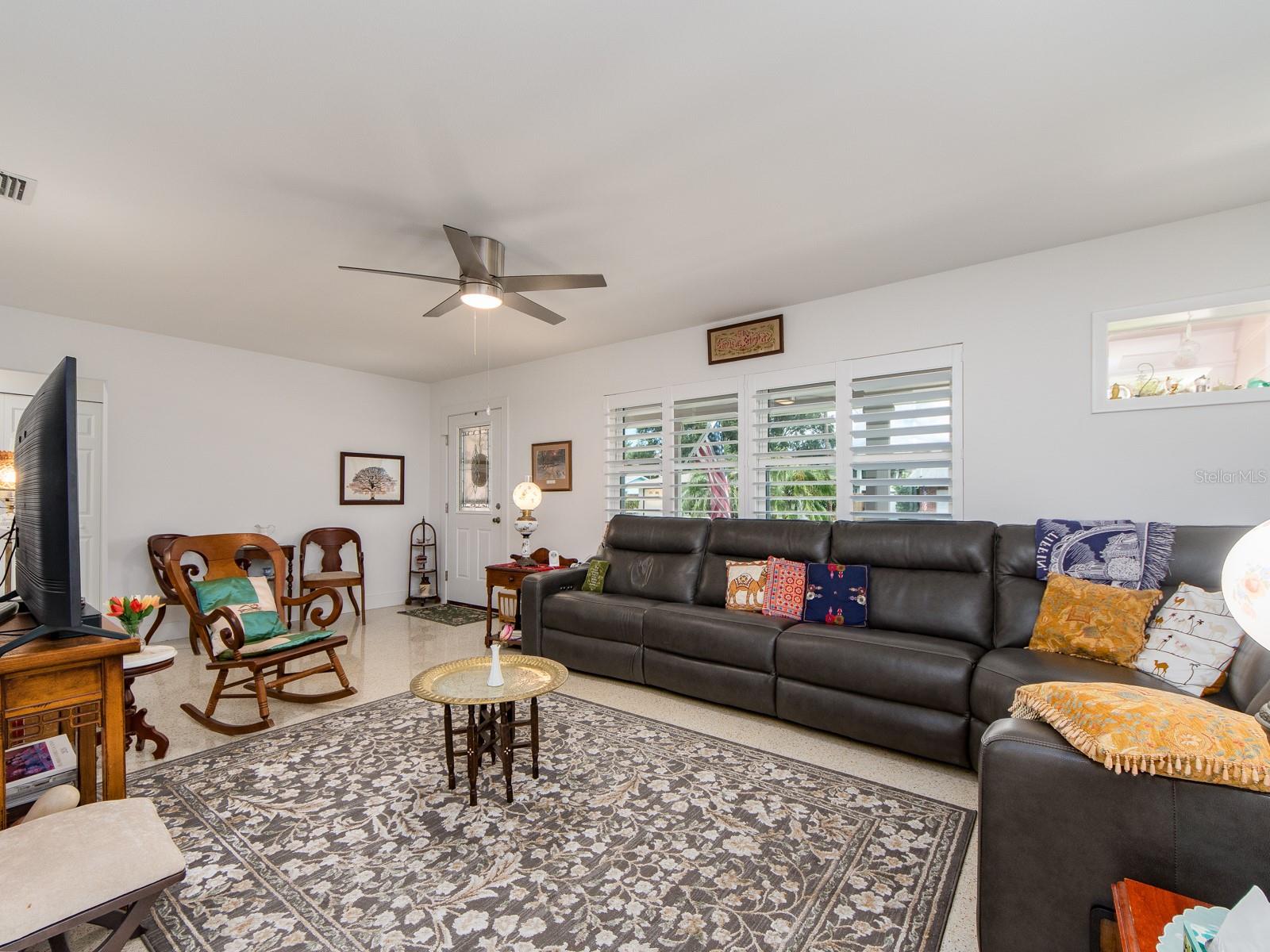 63 NICHOLAS DR — photo 6