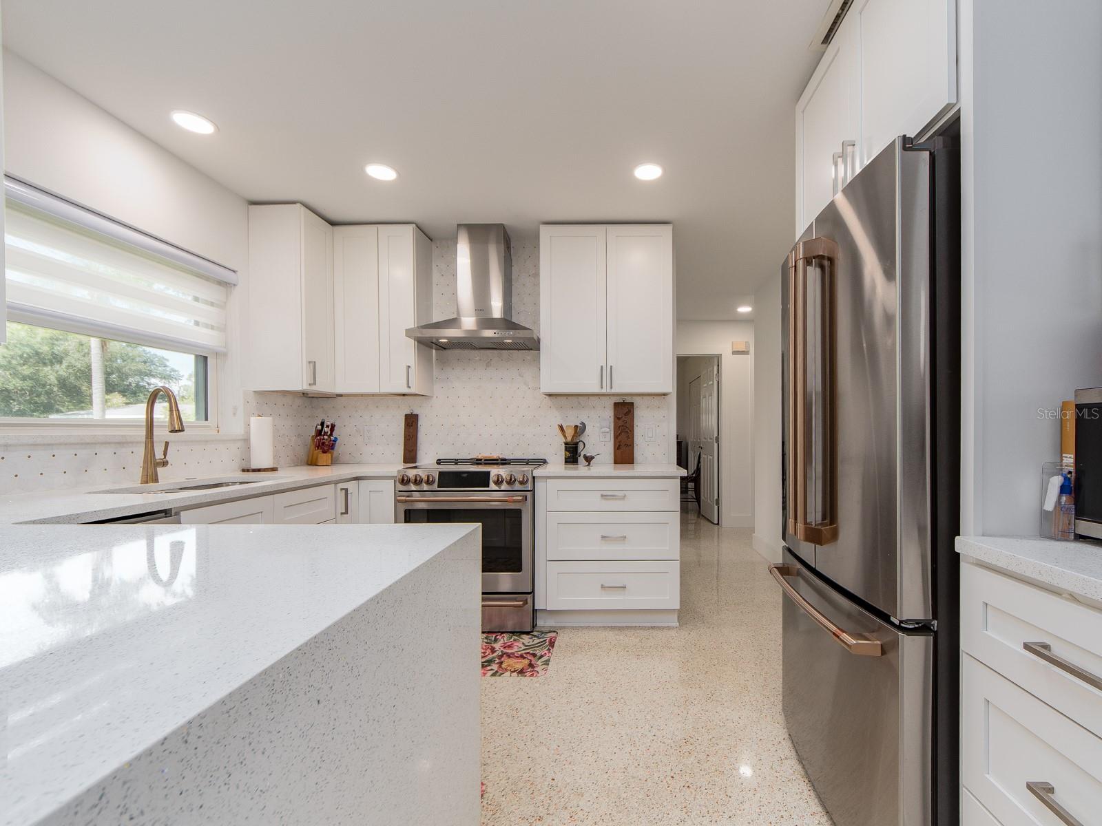 63 NICHOLAS DR — photo 9