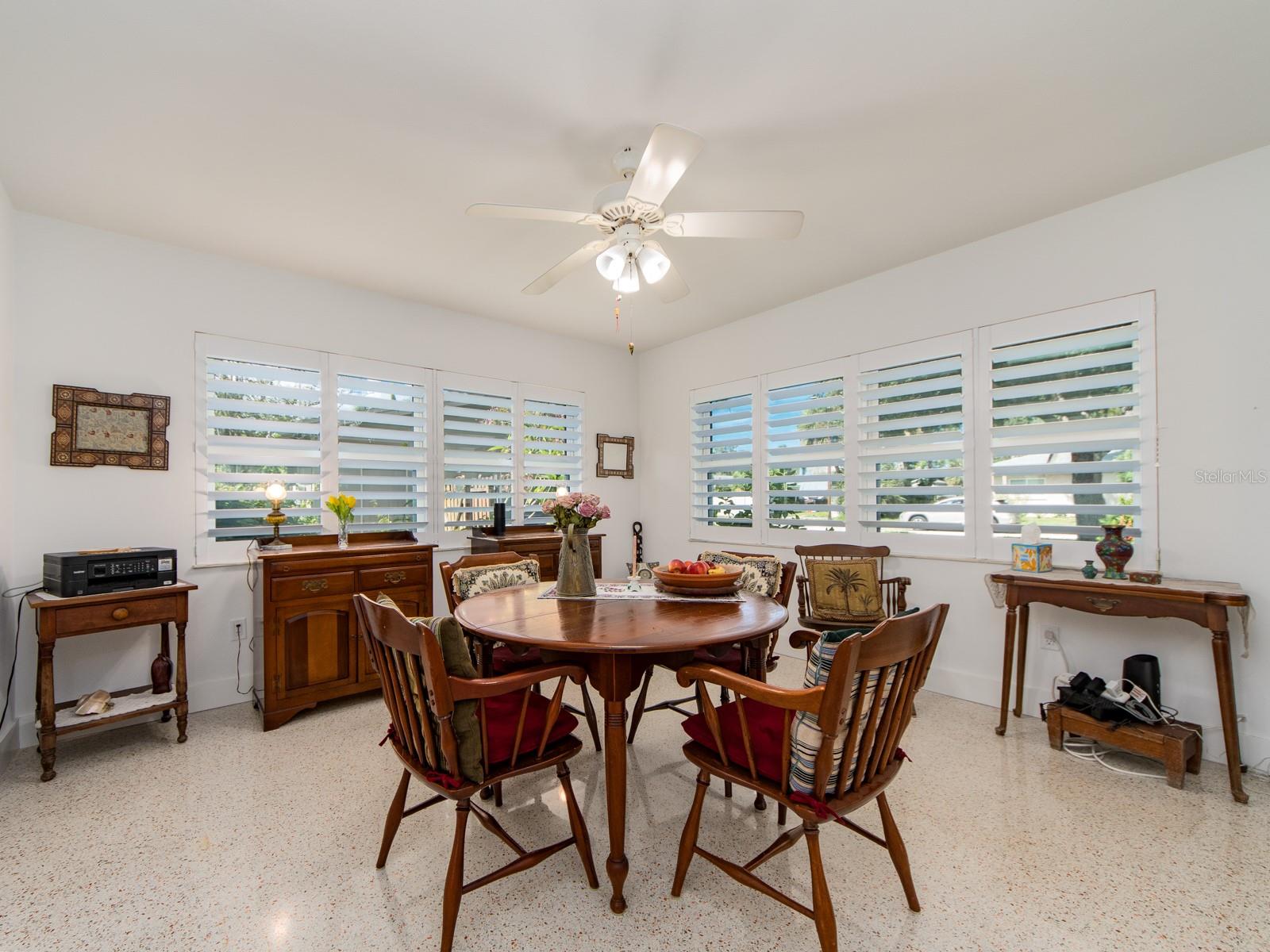 63 NICHOLAS DR — photo 12