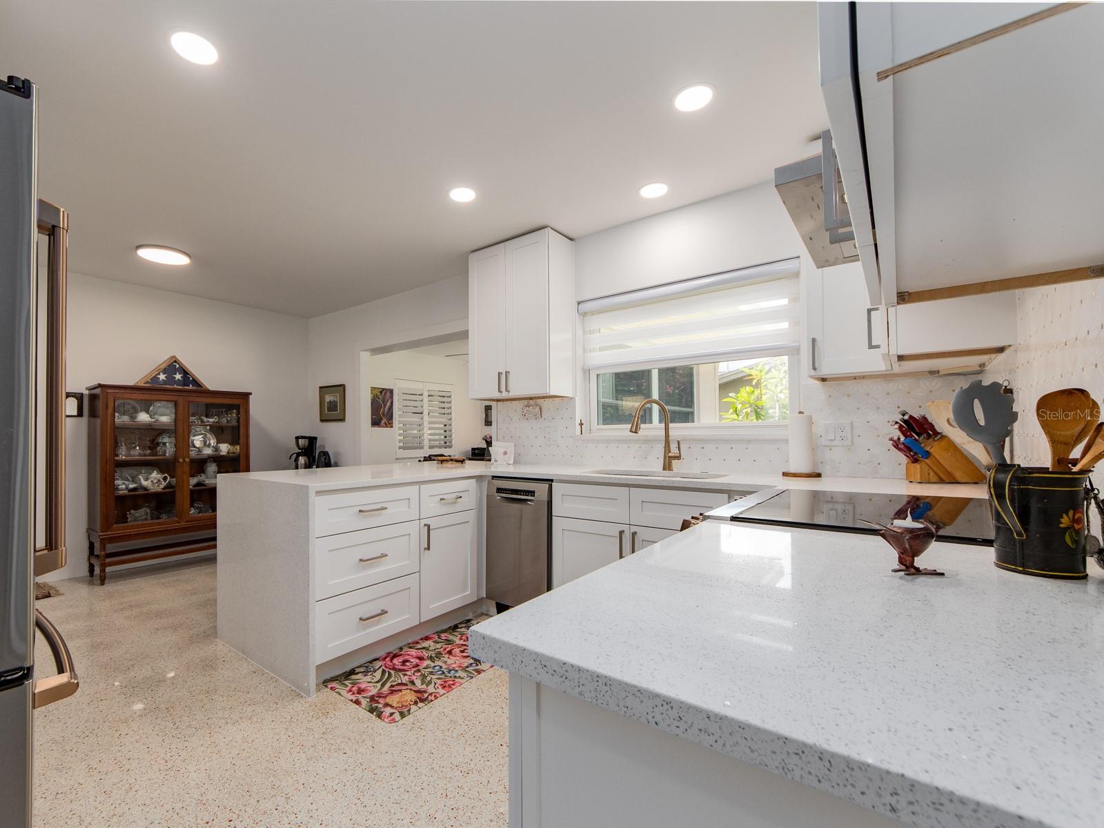 63 NICHOLAS DR — photo 11