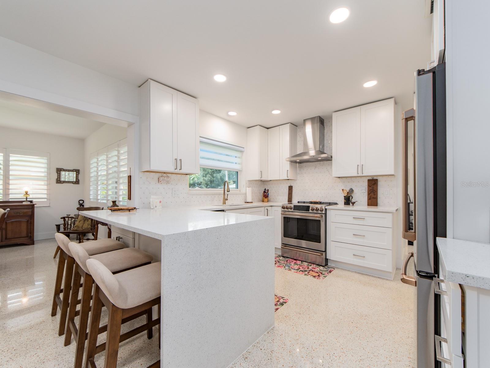 63 NICHOLAS DR — photo 8