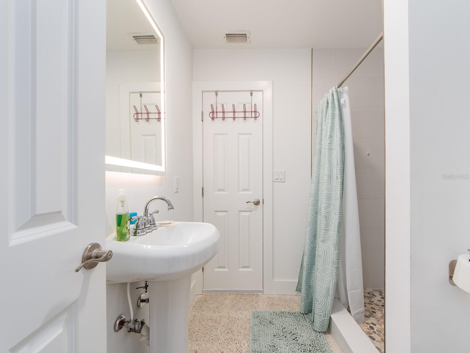 63 NICHOLAS DR — photo 26