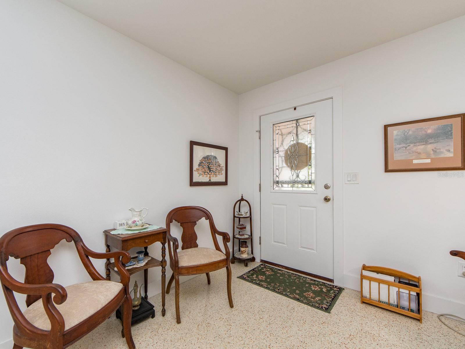63 NICHOLAS DR — photo 3