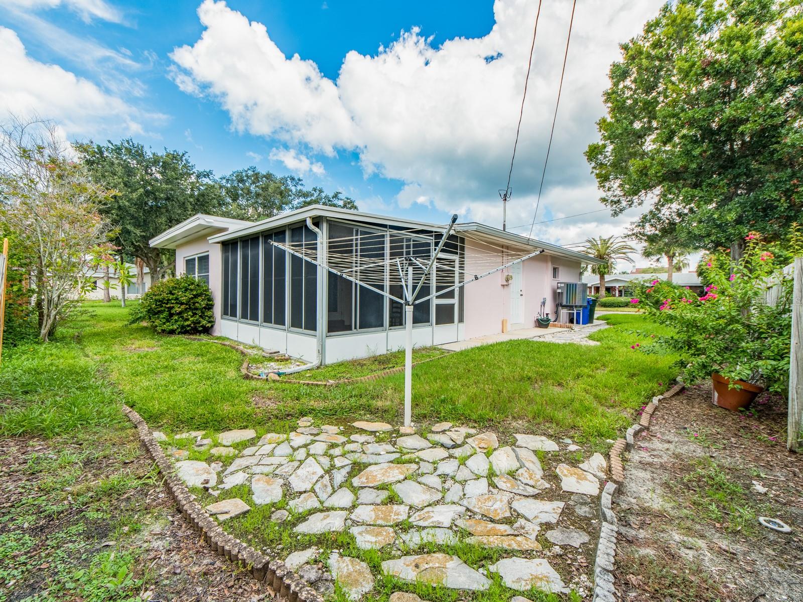 63 NICHOLAS DR — photo 31