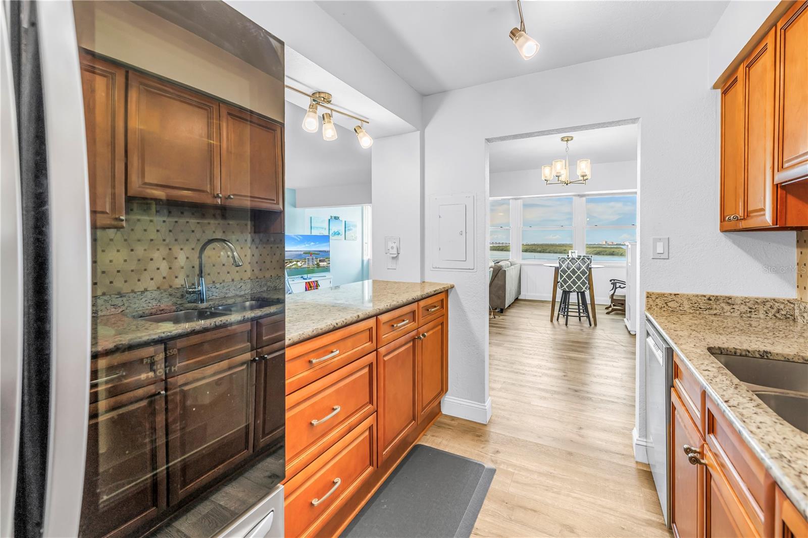 7200 SUNSHINE SKYWAY LN S #8B — photo 6