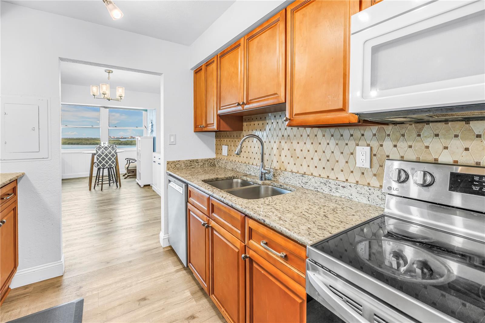 7200 SUNSHINE SKYWAY LN S #8B — photo 17