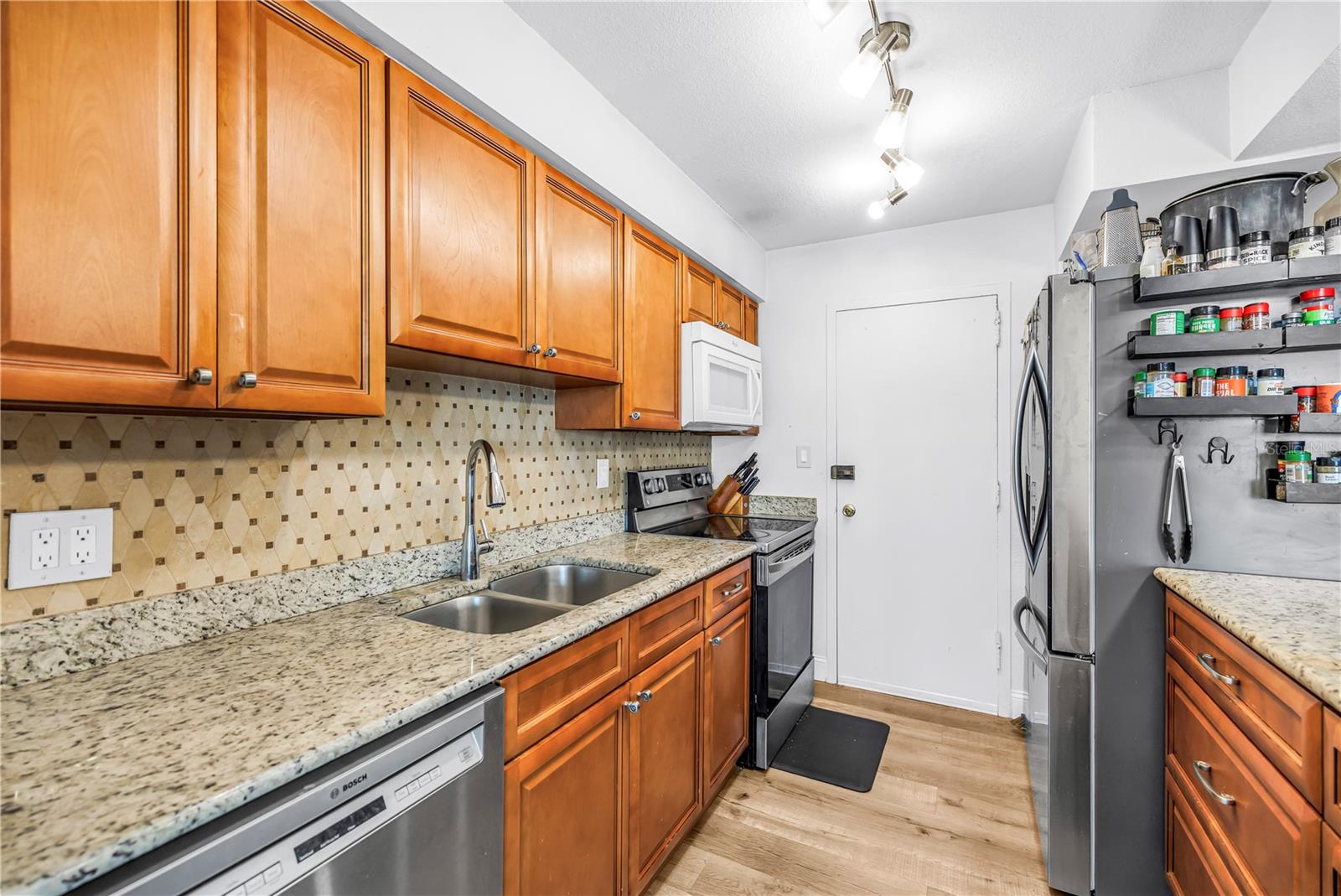 7200 SUNSHINE SKYWAY LN S #8B — photo 15