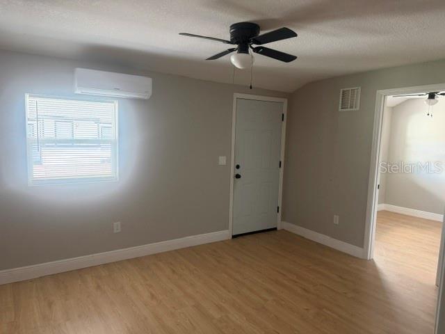 4605 N HUBERT AVE #2 — photo 10