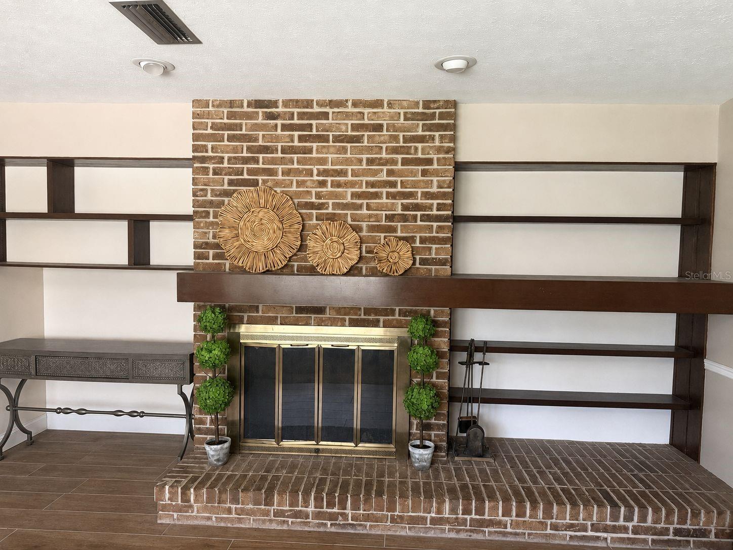 113 LOCUST DR — photo 3