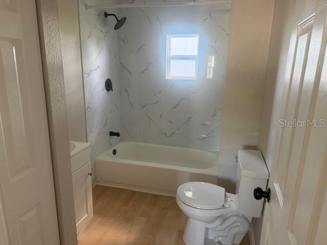 4605 N HUBERT AVE #9 — photo 8
