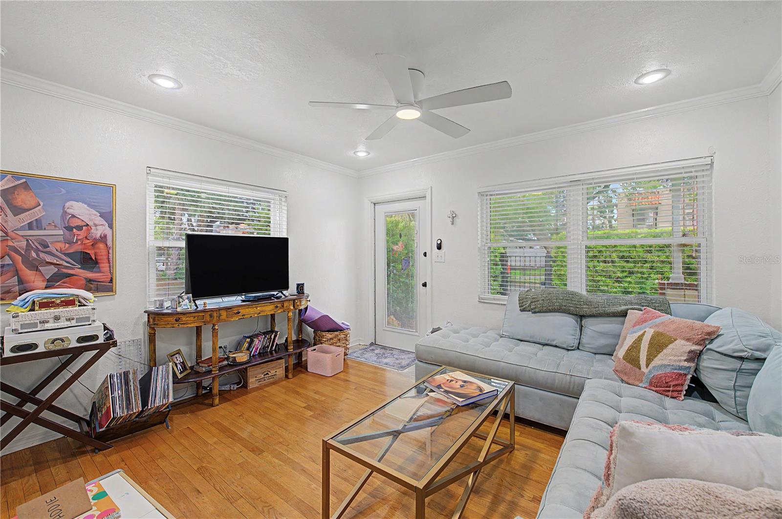 408 S MELVILLE AVE — photo 19