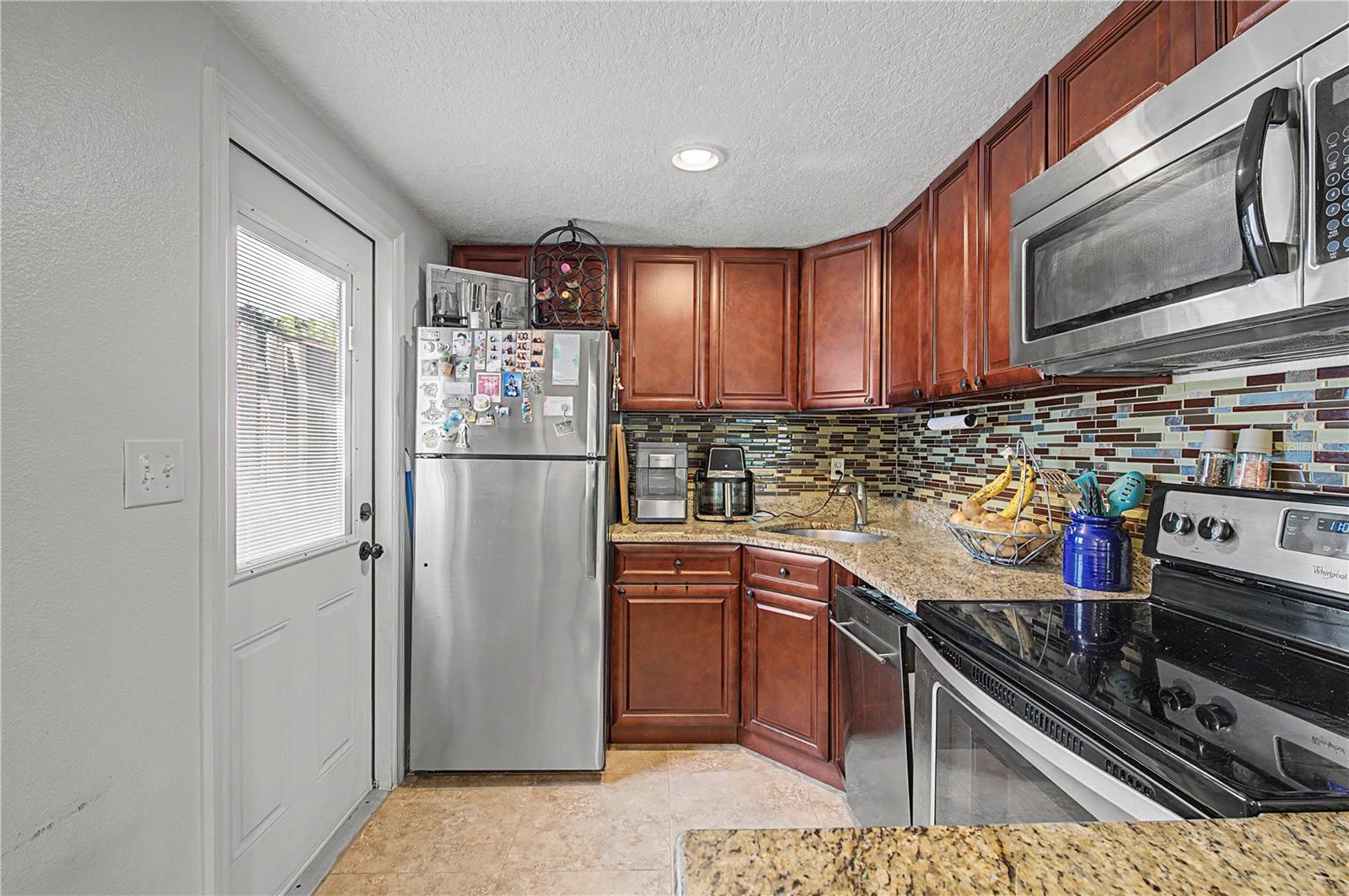 408 S MELVILLE AVE — photo 45
