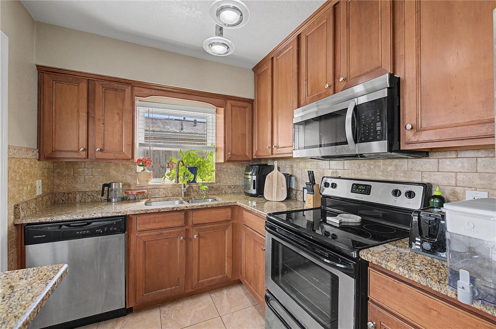 408 S MELVILLE AVE — photo 9