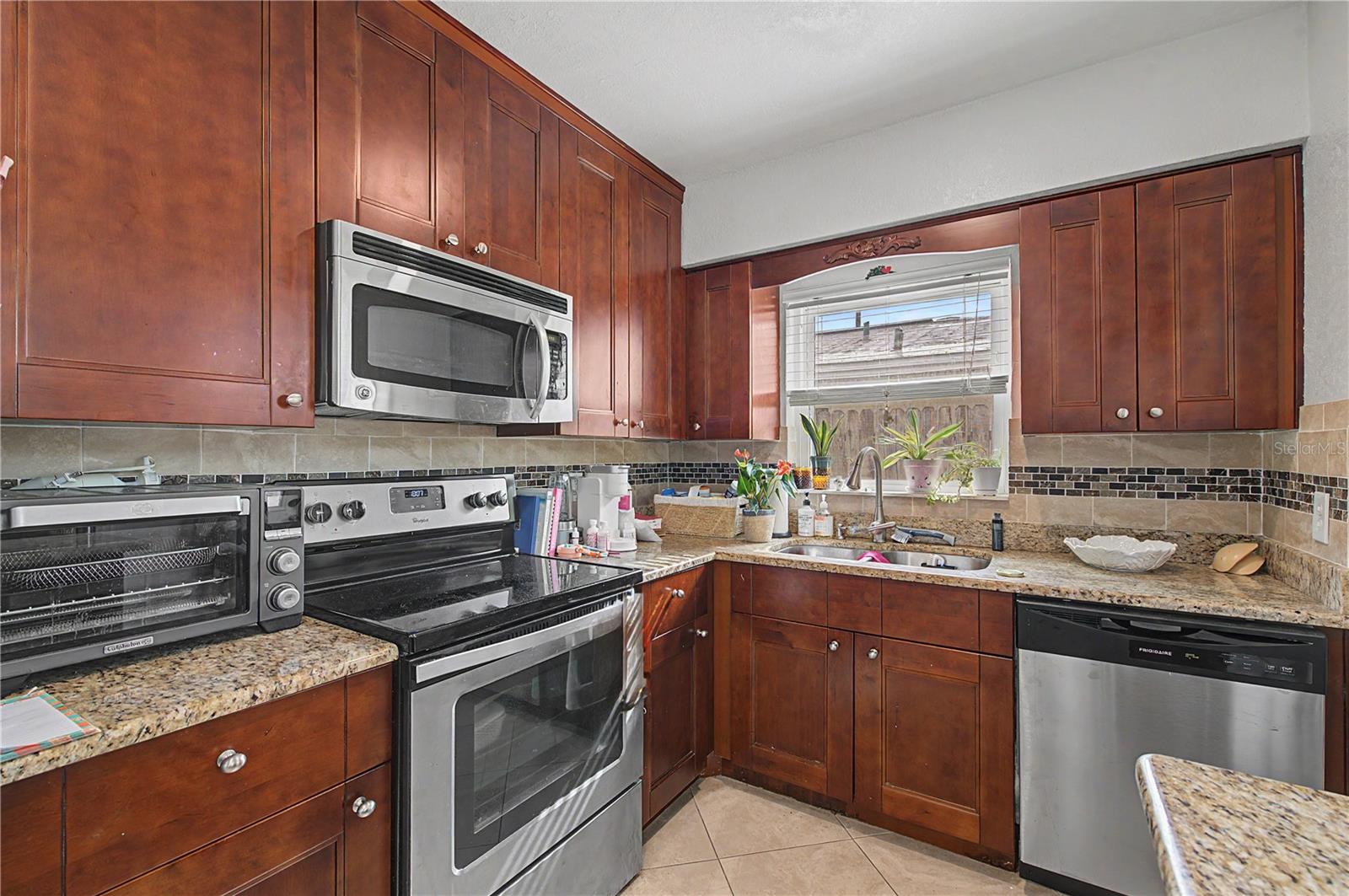 408 S MELVILLE AVE — photo 23
