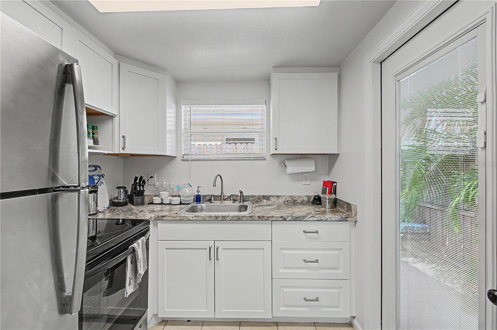 408 S MELVILLE AVE — photo 34