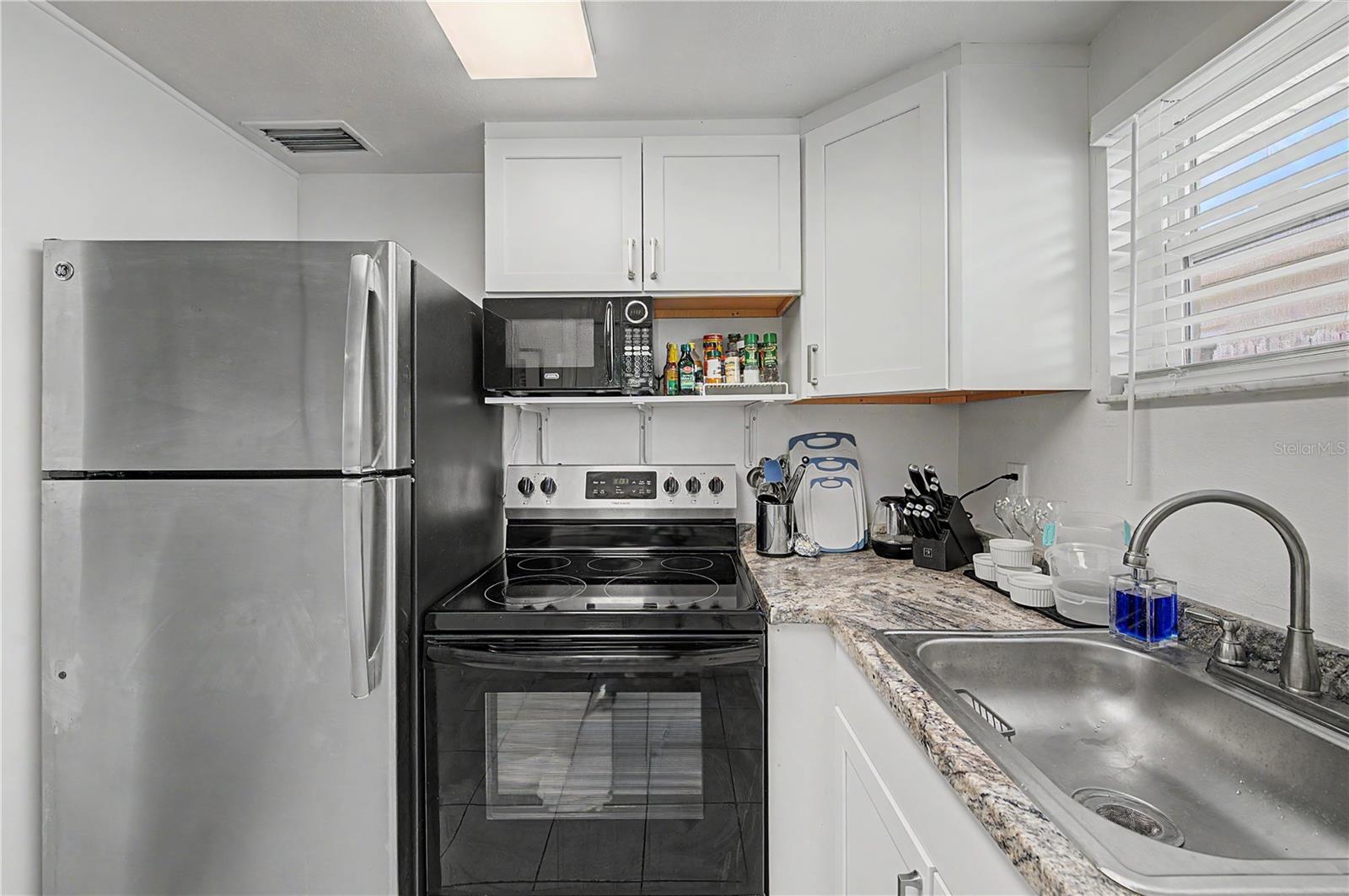 408 S MELVILLE AVE — photo 35