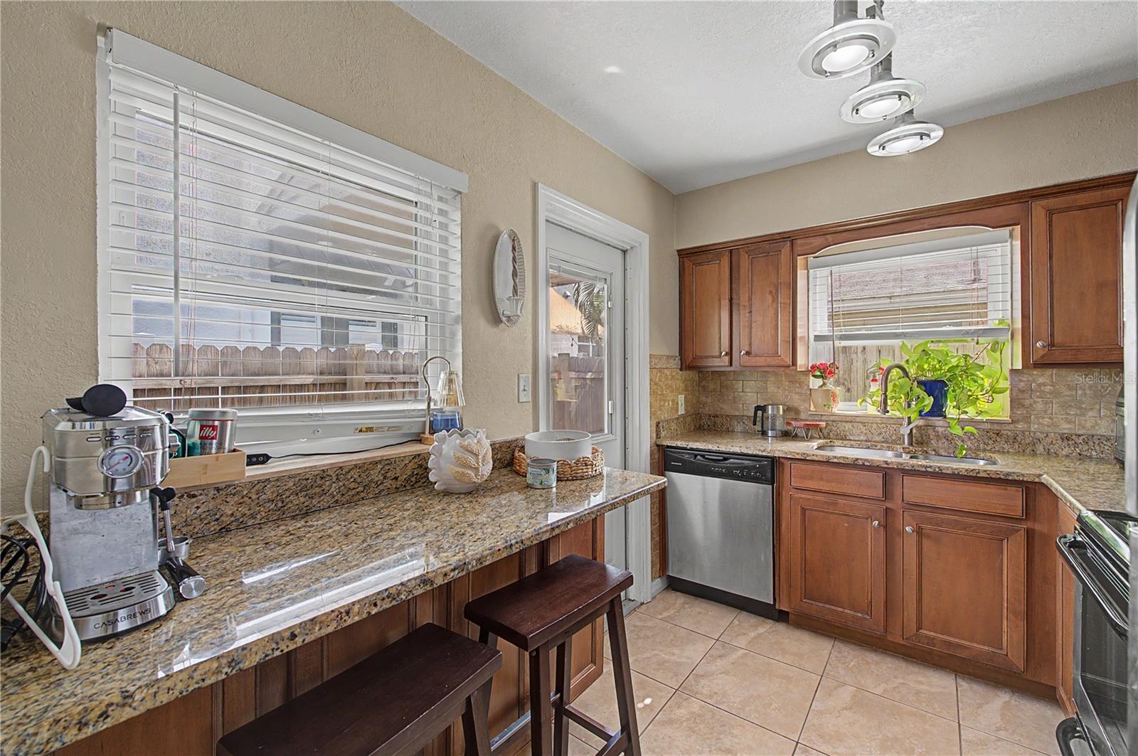 408 S MELVILLE AVE — photo 8