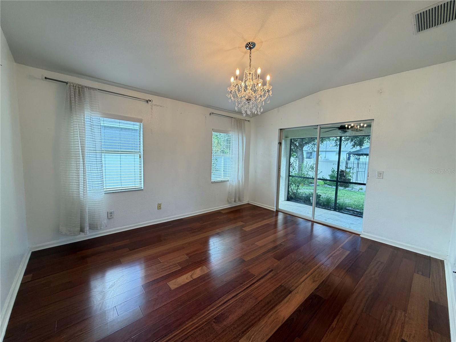 4426 WINDSONG AVE — photo 10