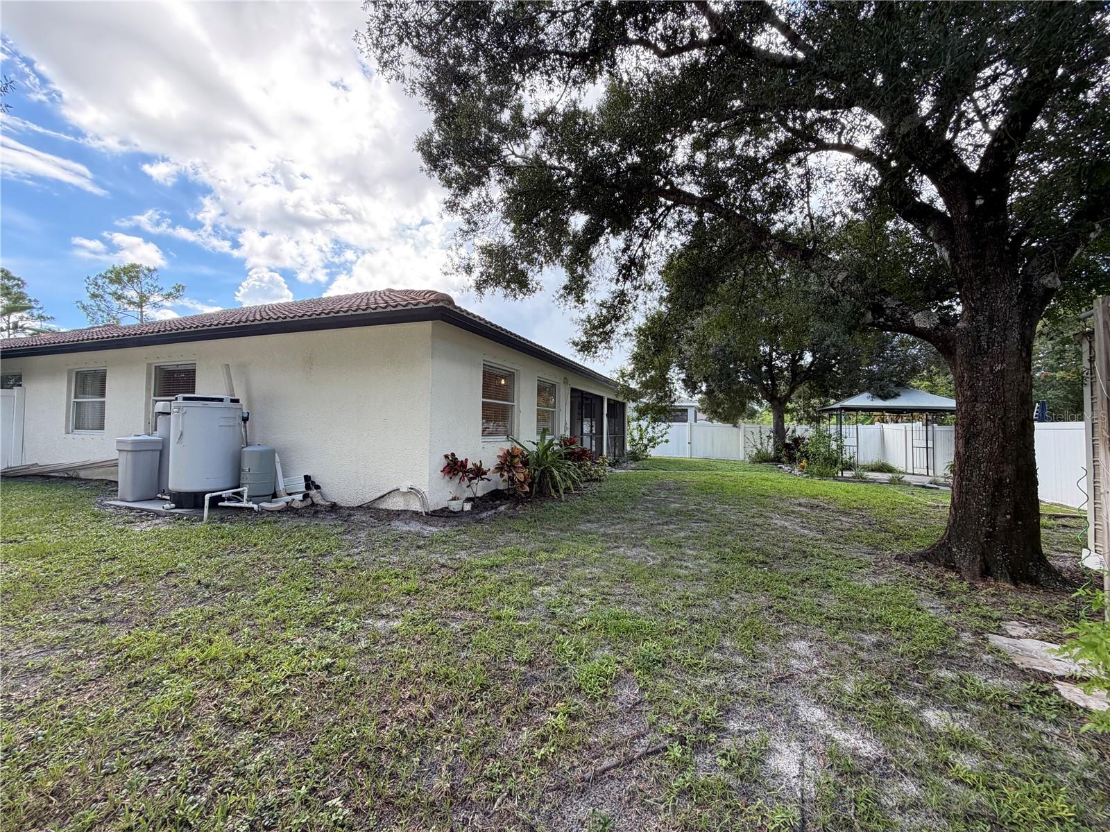 4426 WINDSONG AVE — photo 24