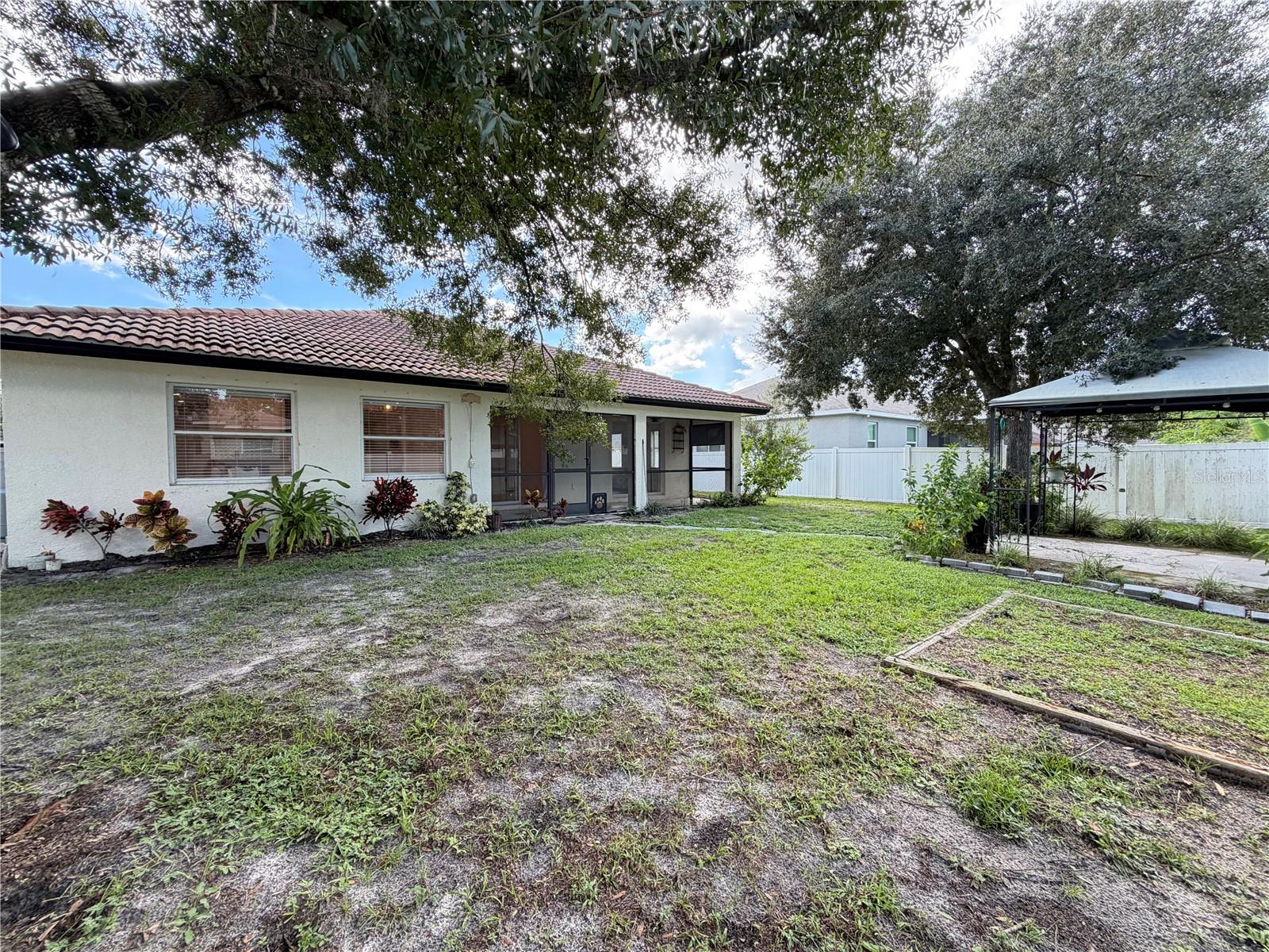 4426 WINDSONG AVE — photo 23